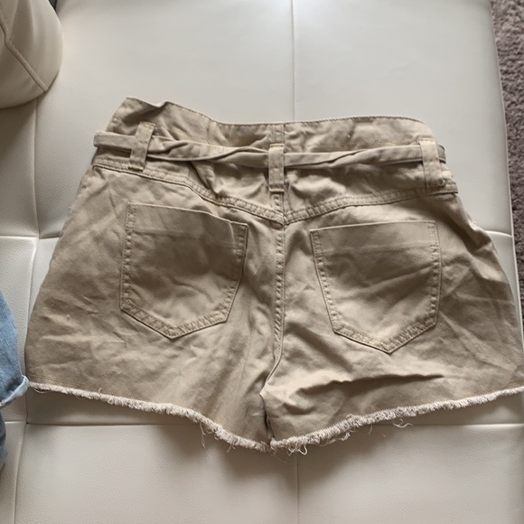 Khaki high waisted shorts with belt - Picture 2 of 2
